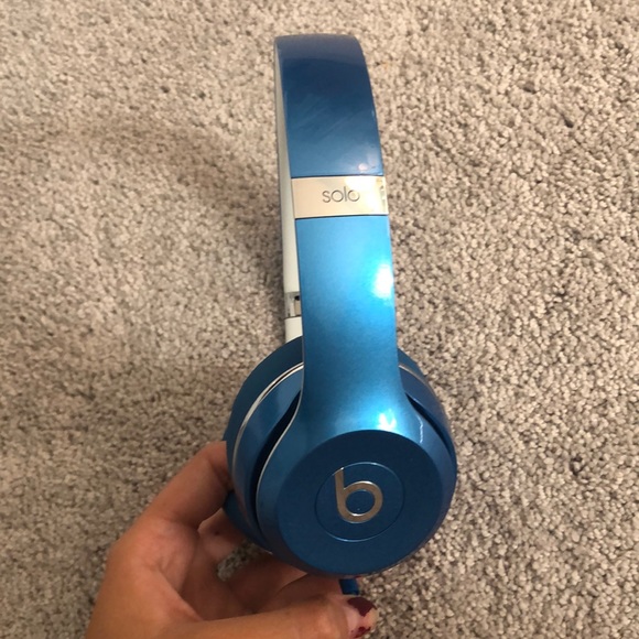 Blue Beats Solo Headphones - Picture 3 of 4